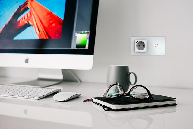 Livolo graue, einfache Steckdose mit USB-C 18W